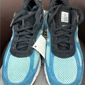 New Balance Black and Blue Athletic Shoes